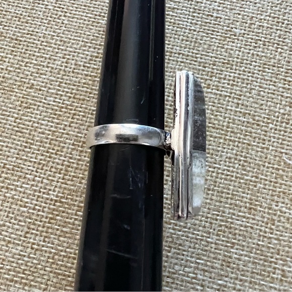 New Zebra Laguna Calcite Stone Silver Overlay Ring Size 6.25 - Picture 3 of 7